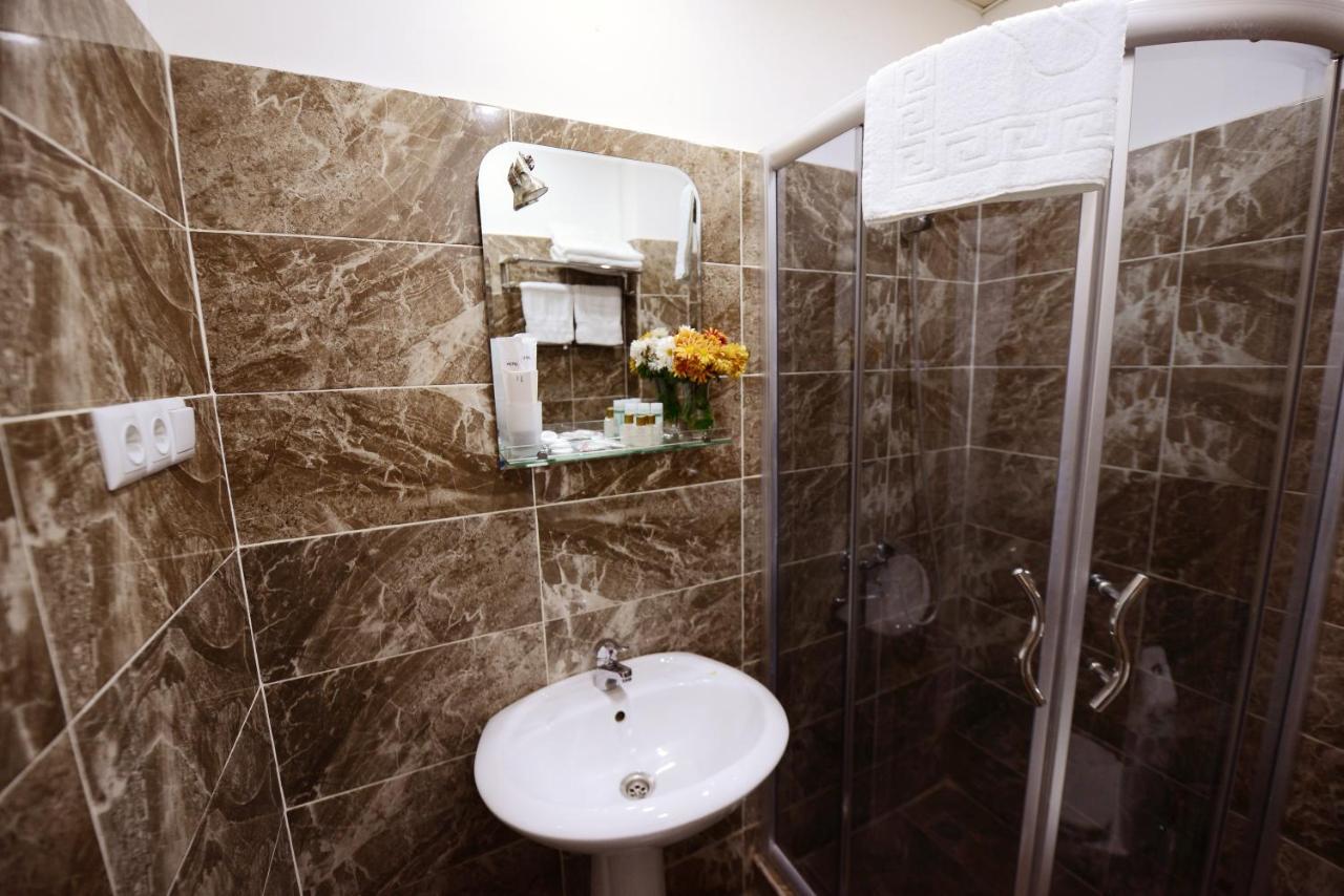 Accent Hotel Tbilisi Esterno foto