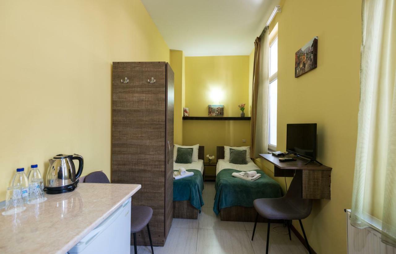 Accent Hotel Tbilisi Esterno foto