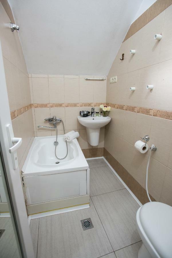 Accent Hotel Tbilisi Esterno foto