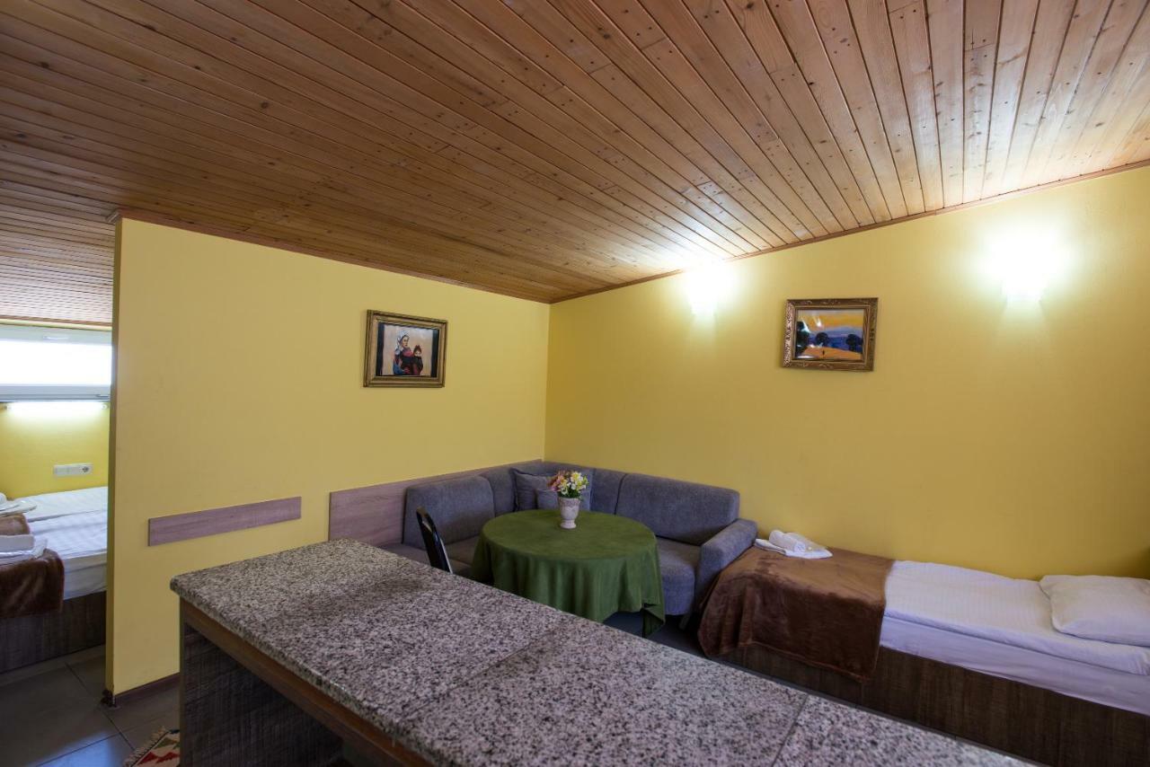 Accent Hotel Tbilisi Esterno foto