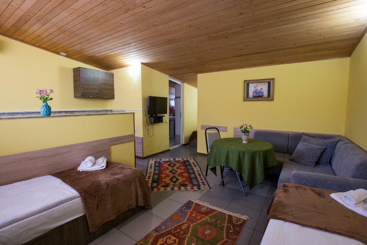 Accent Hotel Tbilisi Esterno foto