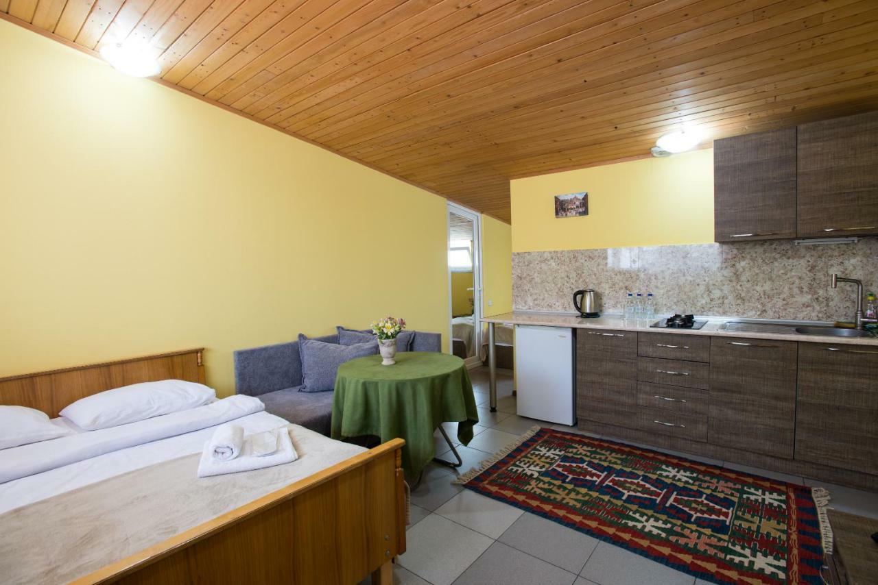 Accent Hotel Tbilisi Esterno foto