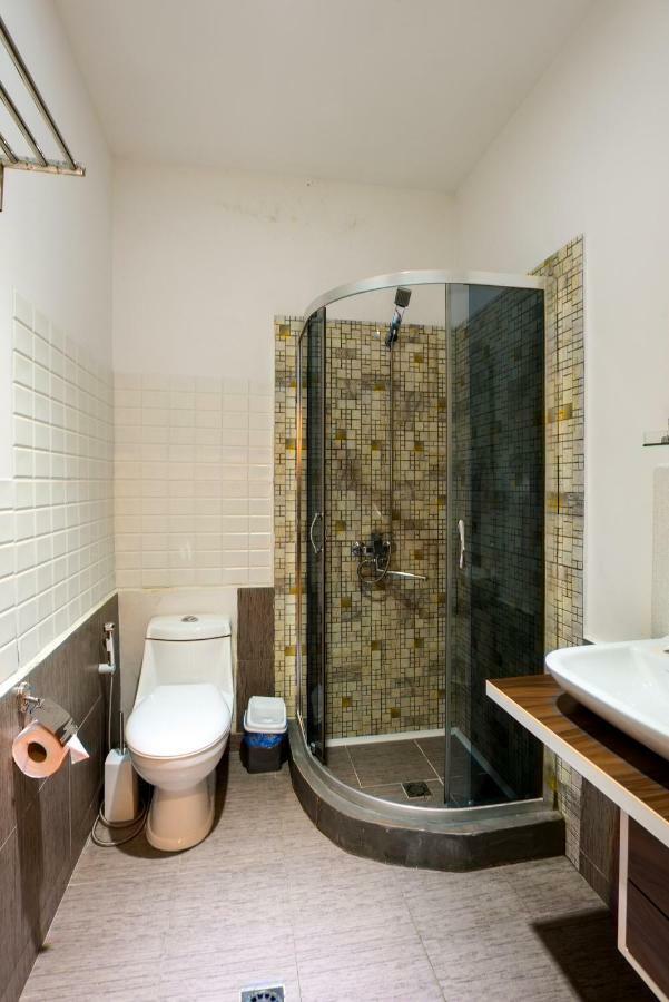 Accent Hotel Tbilisi Esterno foto
