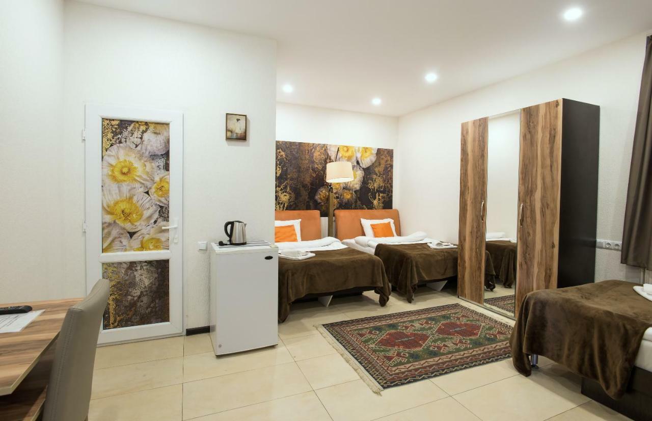 Accent Hotel Tbilisi Esterno foto