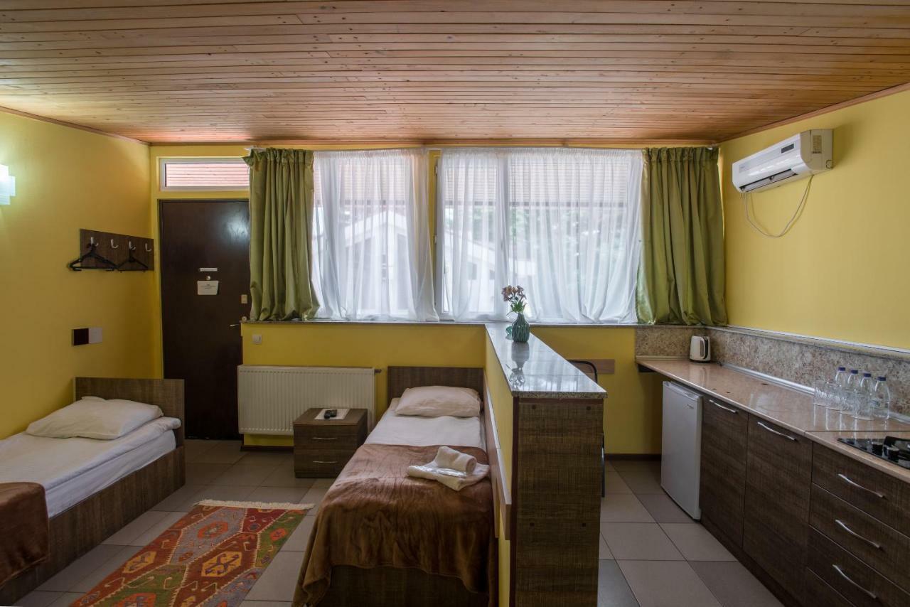 Accent Hotel Tbilisi Esterno foto