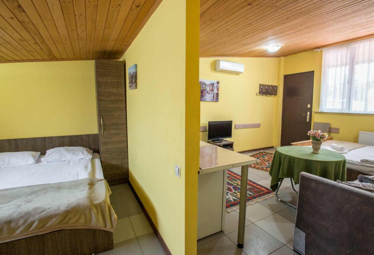 Accent Hotel Tbilisi Esterno foto