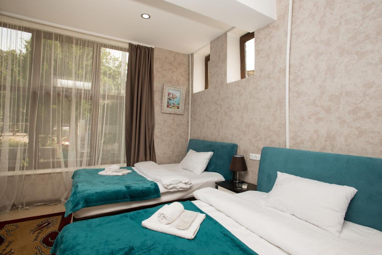 Accent Hotel Tbilisi Esterno foto