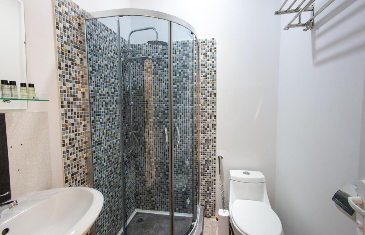 Accent Hotel Tbilisi Esterno foto