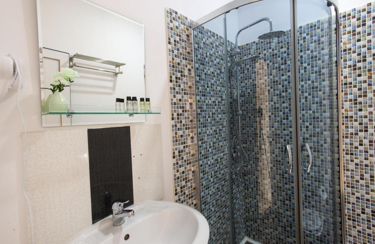 Accent Hotel Tbilisi Esterno foto