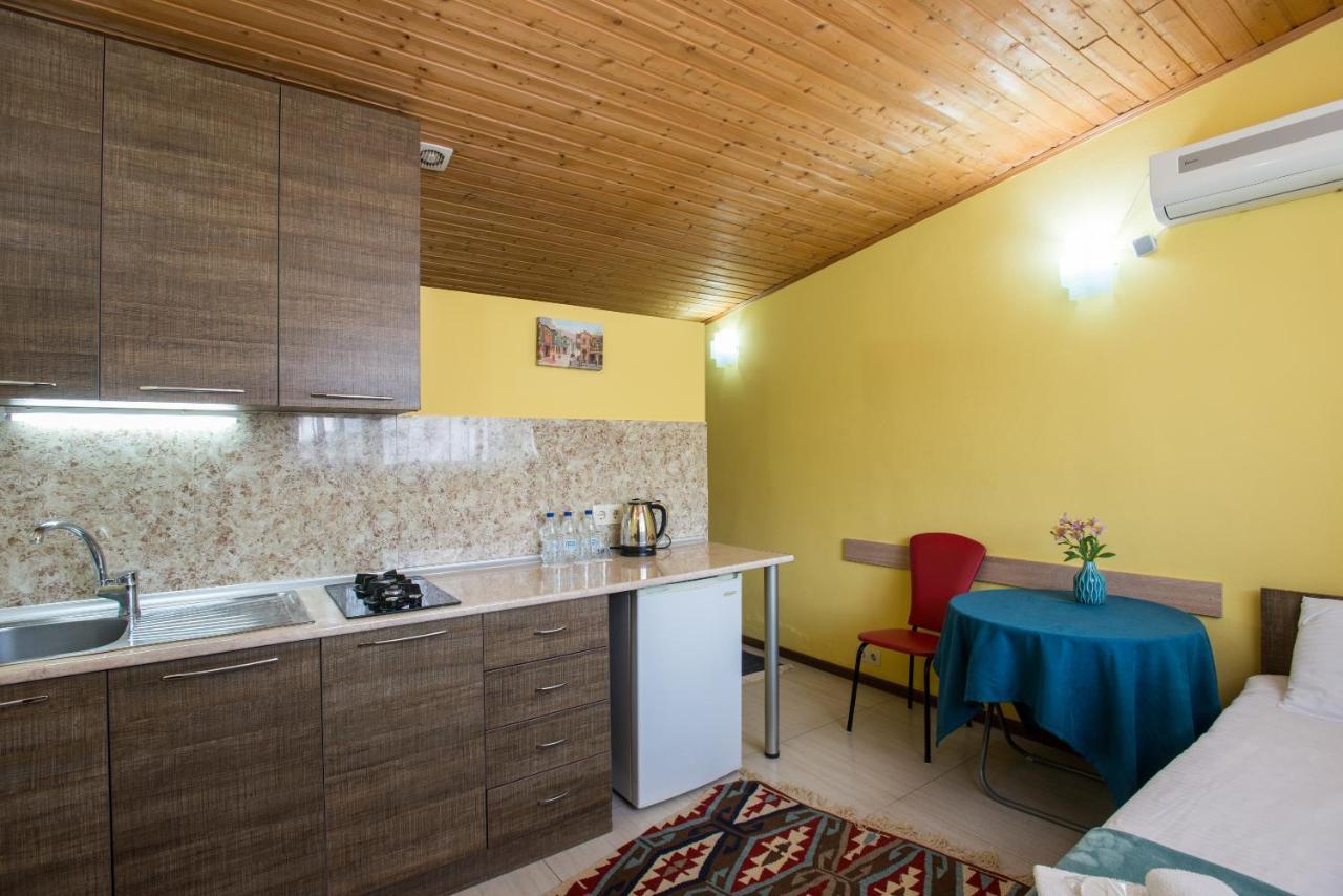 Accent Hotel Tbilisi Esterno foto