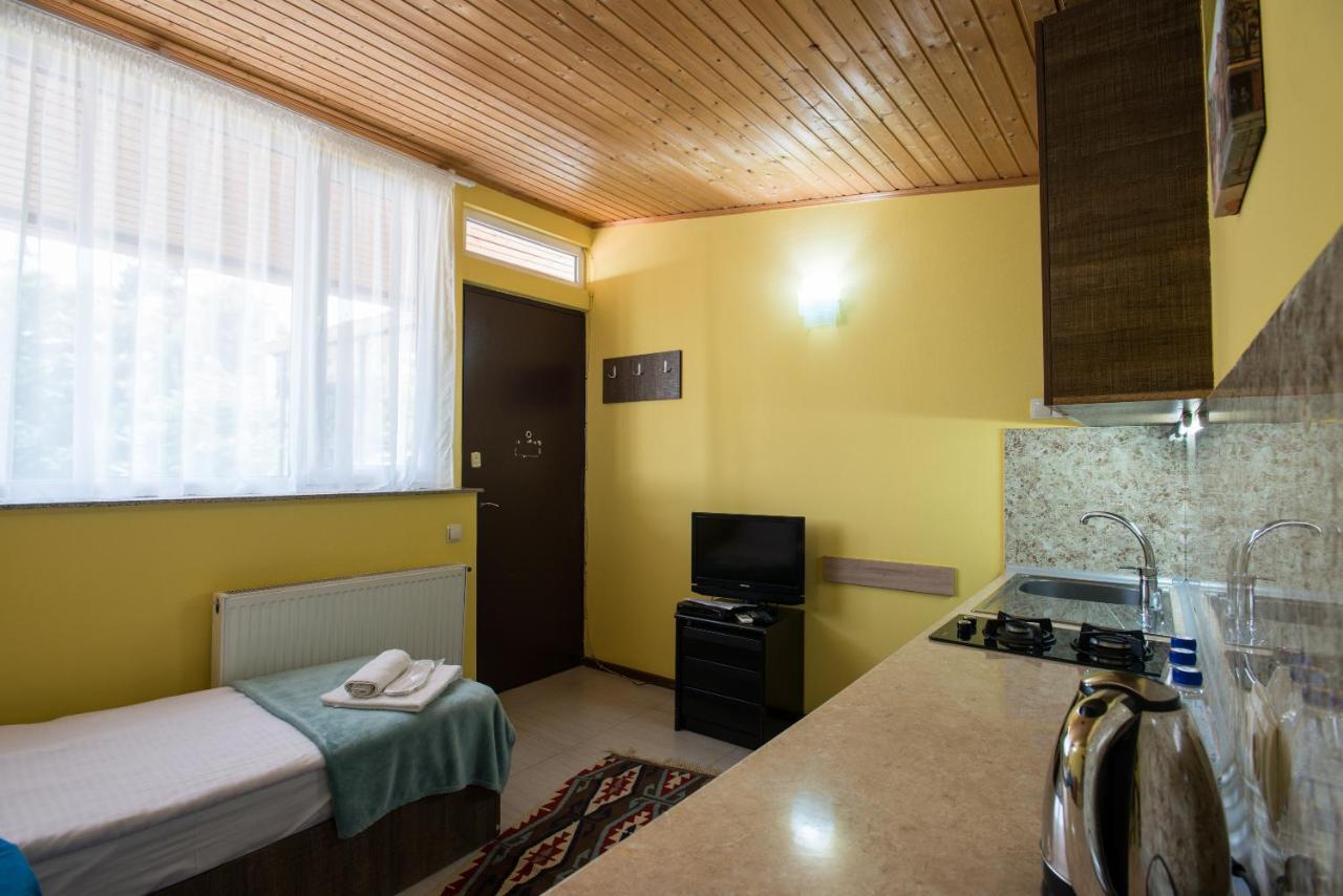 Accent Hotel Tbilisi Esterno foto