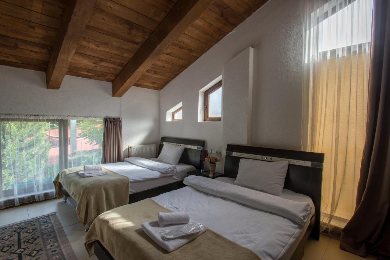 Accent Hotel Tbilisi Esterno foto